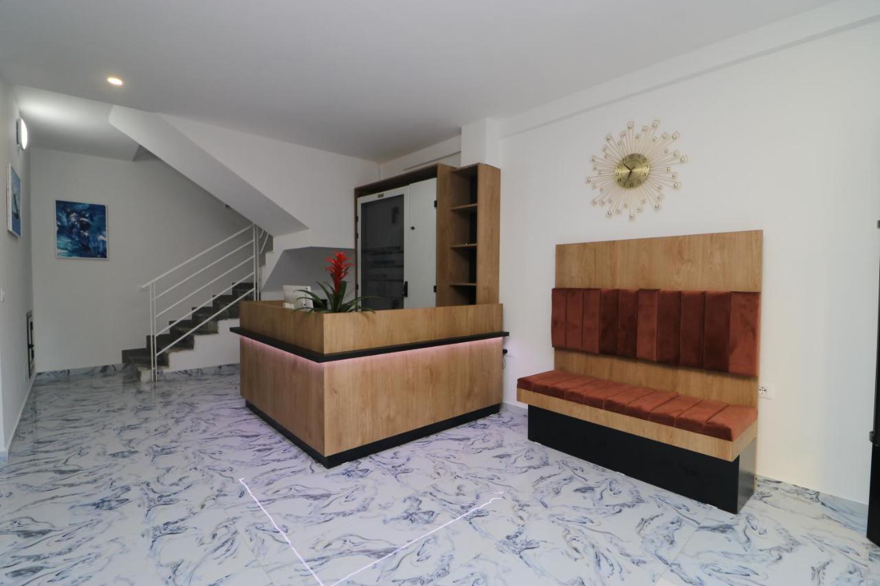 Heming-Way Hotel Durres Ngoại thất bức ảnh